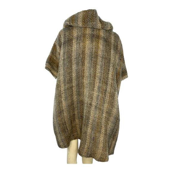 American Vintage Handwoven Poncho Ruana hooded with silver clasp at neck size M - Picture 10 of 13